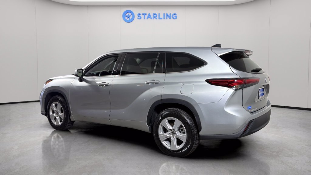 Used 2022 Silver Toyota L image 4