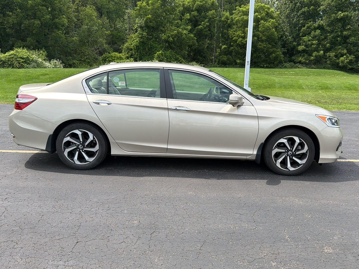 Used 2017 Modern Steel Metallic Honda EX image 5