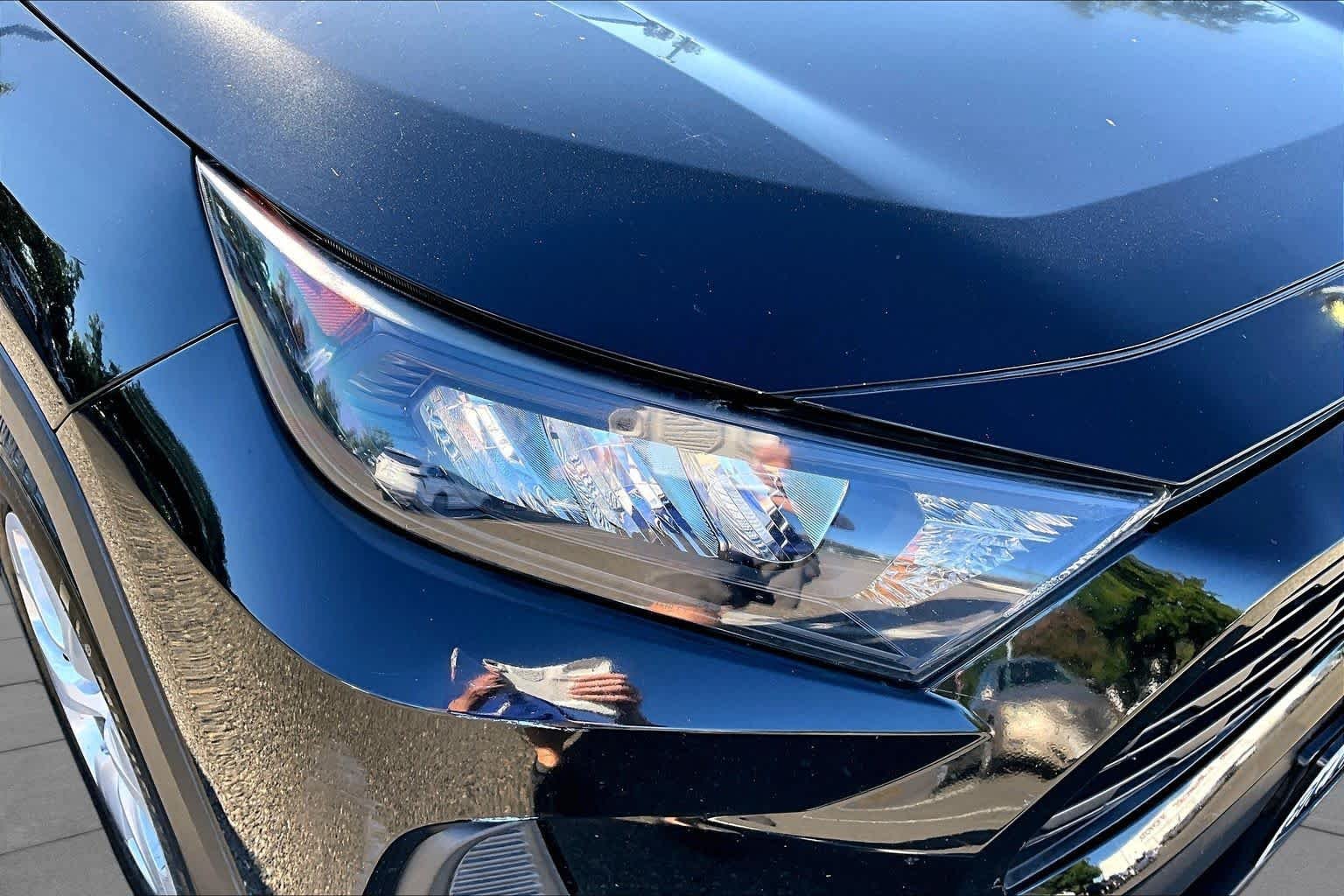 Used 2019 Midnight Black Metallic Toyota LE image 27