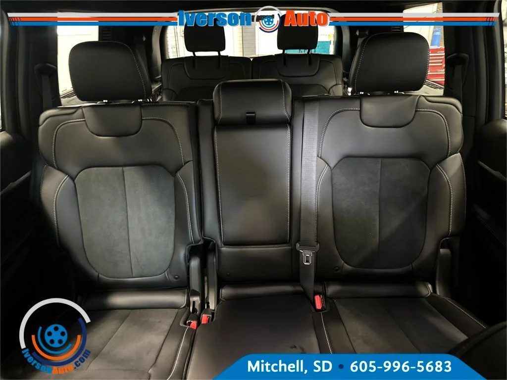 New 2026 Velvet Red Pearl-Coat Exterior Paint Jeep Laredo image 29