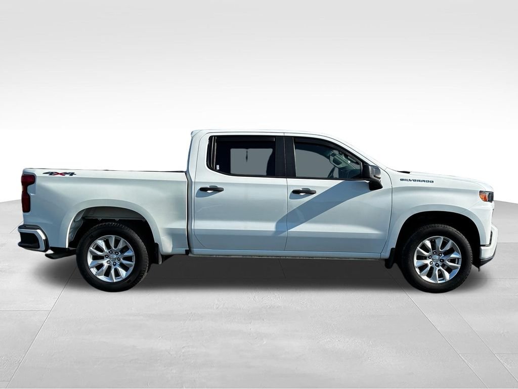 Used 2020 White Chevrolet Custom image 5