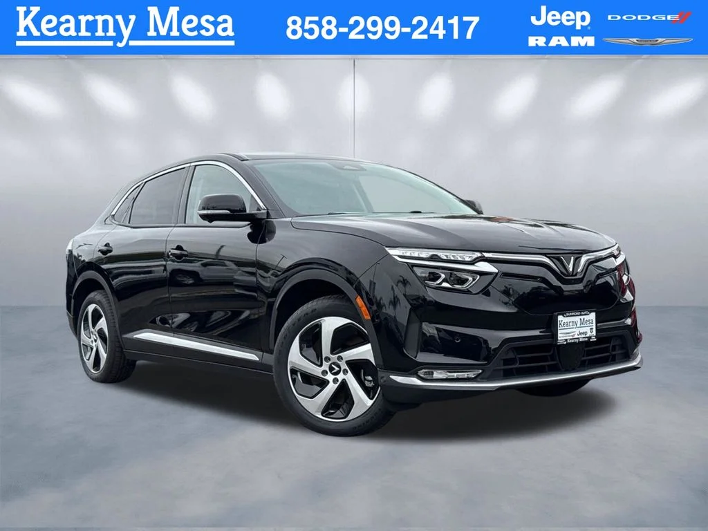 2025 VinFast VF 8 VF 8 Eco Standard Range's photo