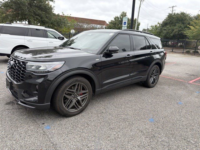 Certified Used 2025 Black Metallic Ford ST-Line image 15