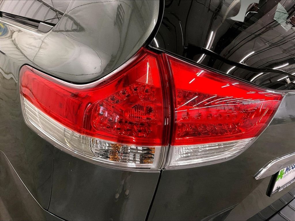 Used 2011 Green Toyota Limited image 35