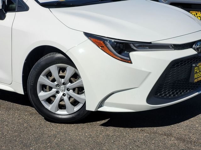 Used 2022 White Toyota LE image 9