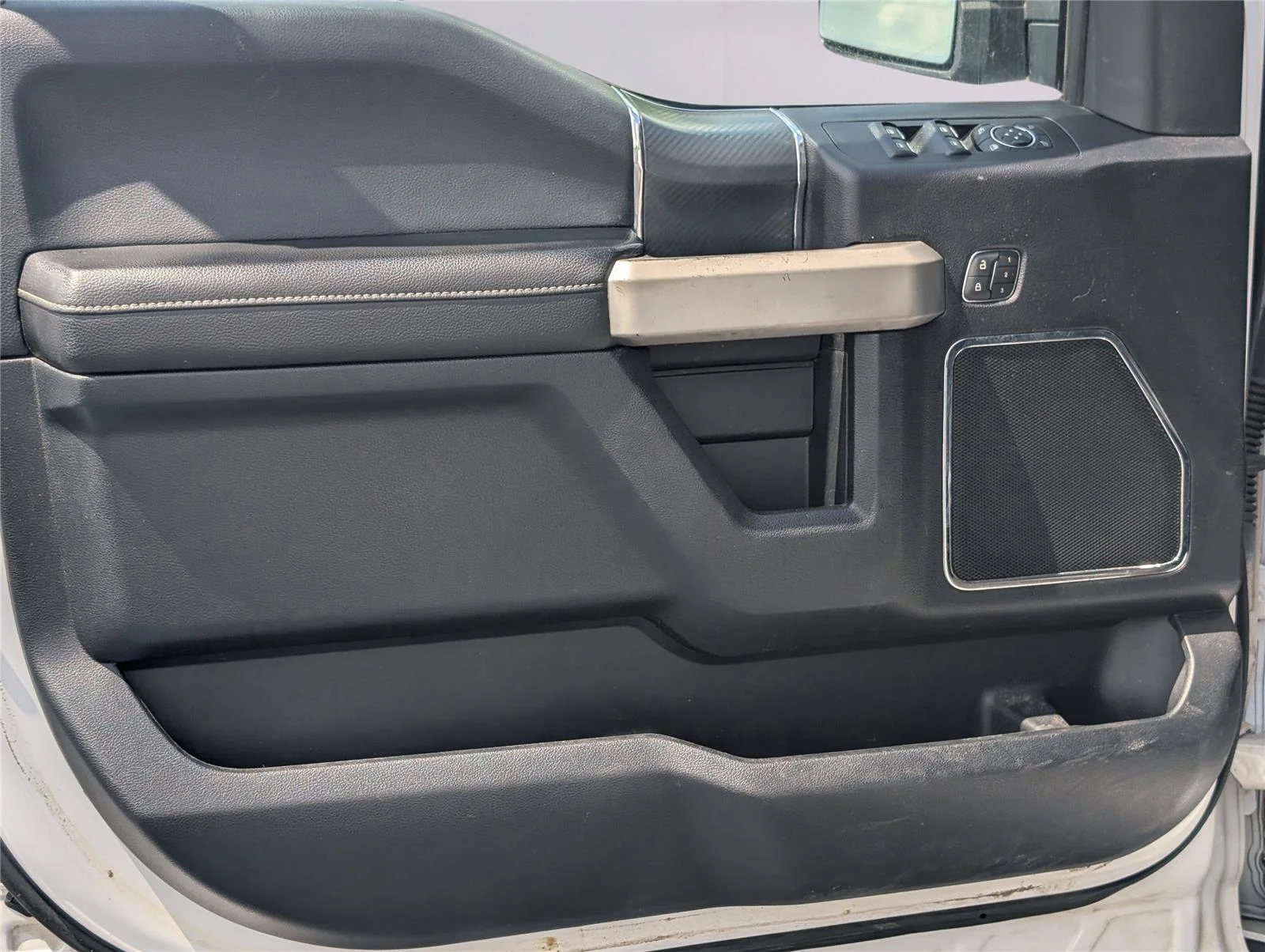 Used 2018 Oxford White Ford LARIAT image 34