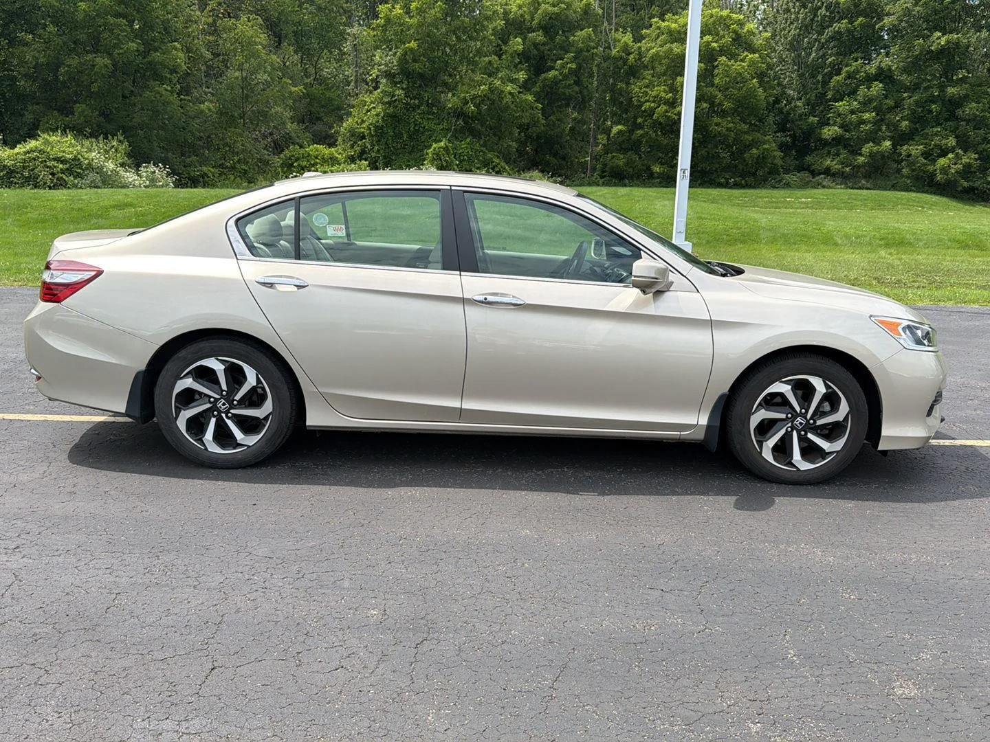 Used 2017 Modern Steel Metallic Honda EX image 5