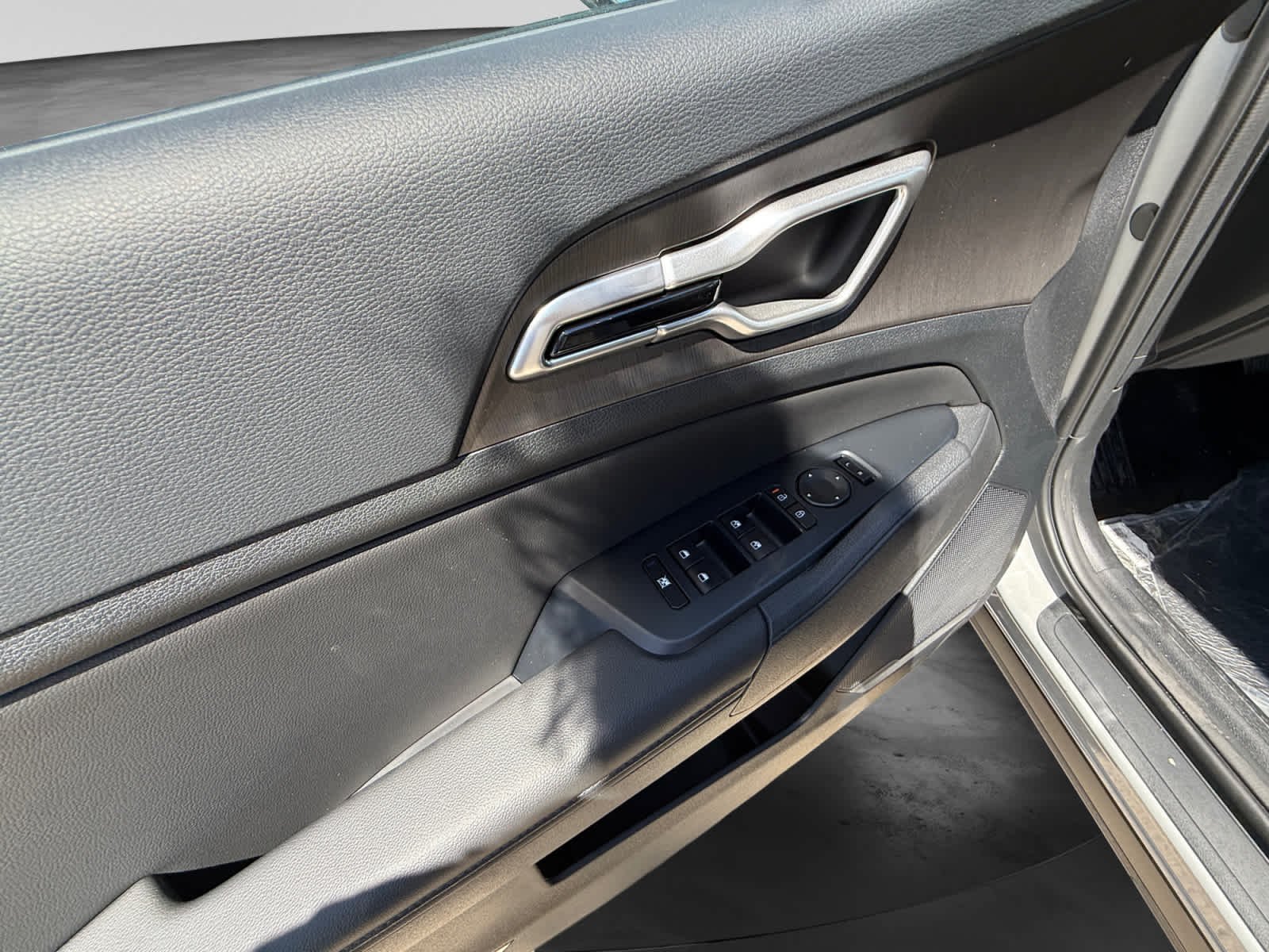 New 2026 Wolf Gray Kia X-Line image 10