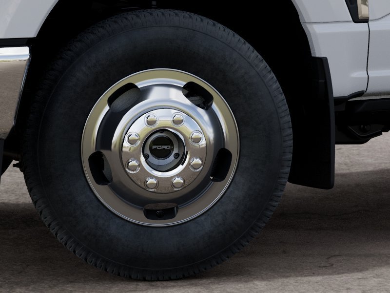 New 2027 Star White Metallic Tri-Coat Ford F-350® Lariat® image 19