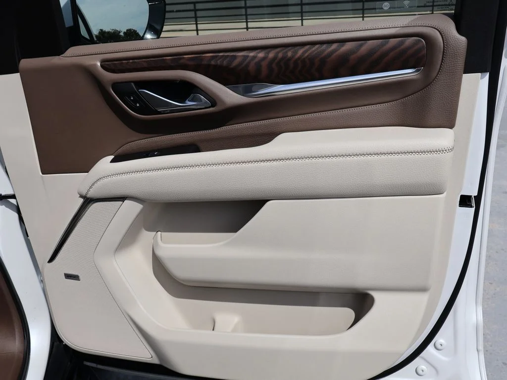 Used 2023 White Frost Tricoat GMC Denali image 12