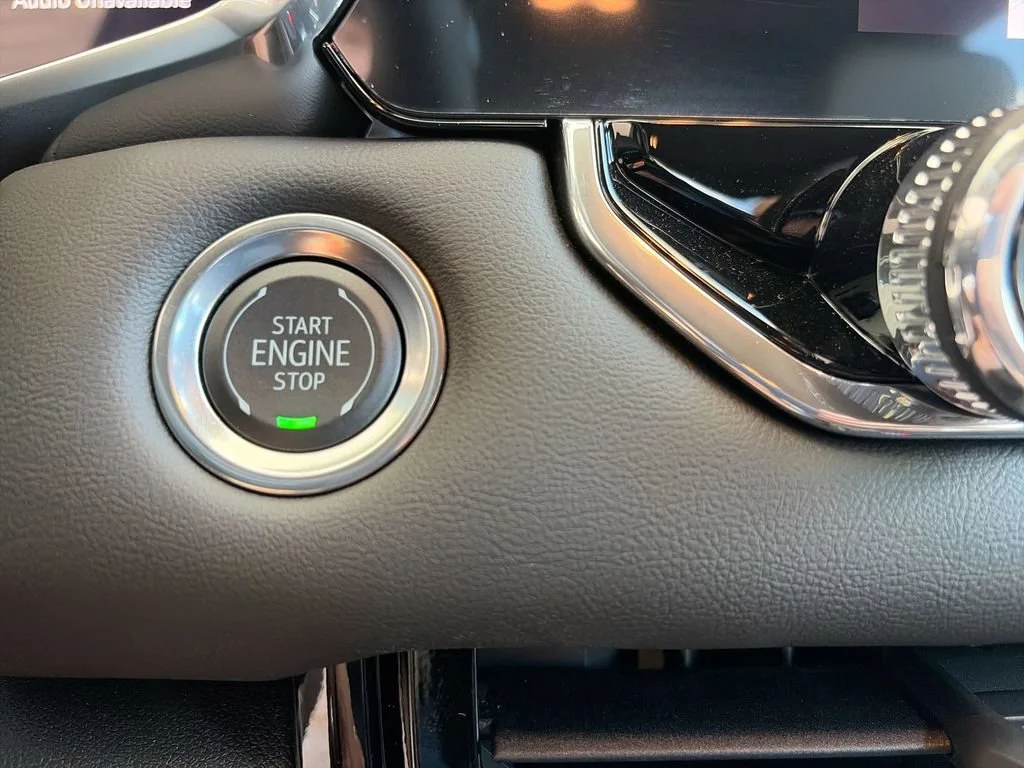 New 2026 Sterling Metallic GMC Elevation image 27
