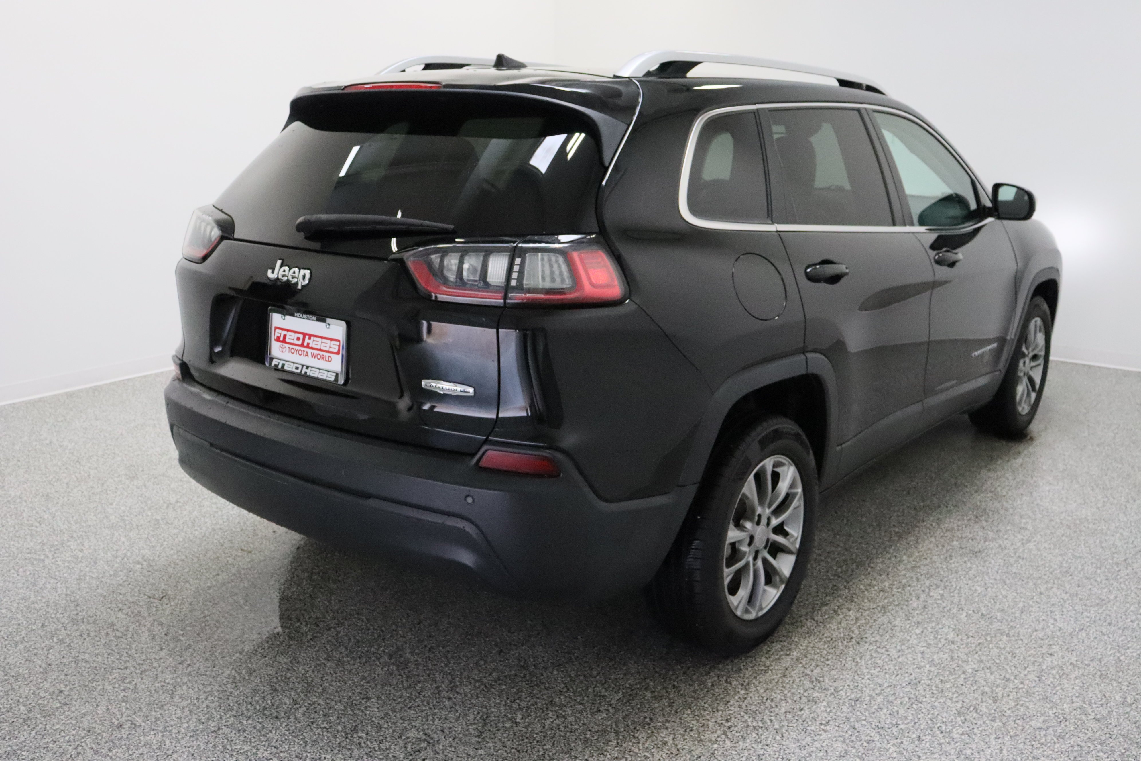 Used 2021 Diamond Black Crystal Pearlcoat Jeep Latitude Plus 2.4L image 7