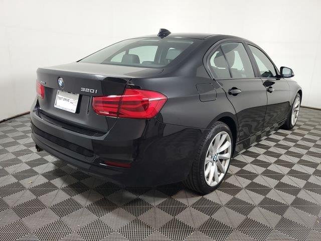 Used 2018 Jet Black BMW 320i xDrive image 4
