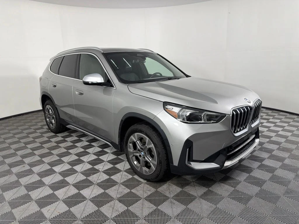 Certified Used 2023 Space Silver Metallic BMW xDrive28i image 3
