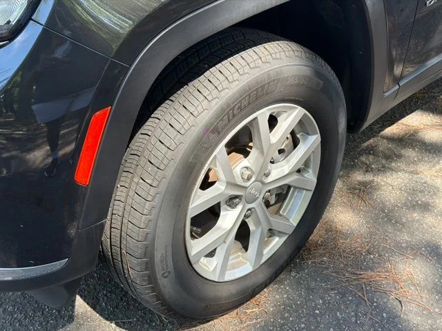Used 2023 Gray Jeep Limited image 9