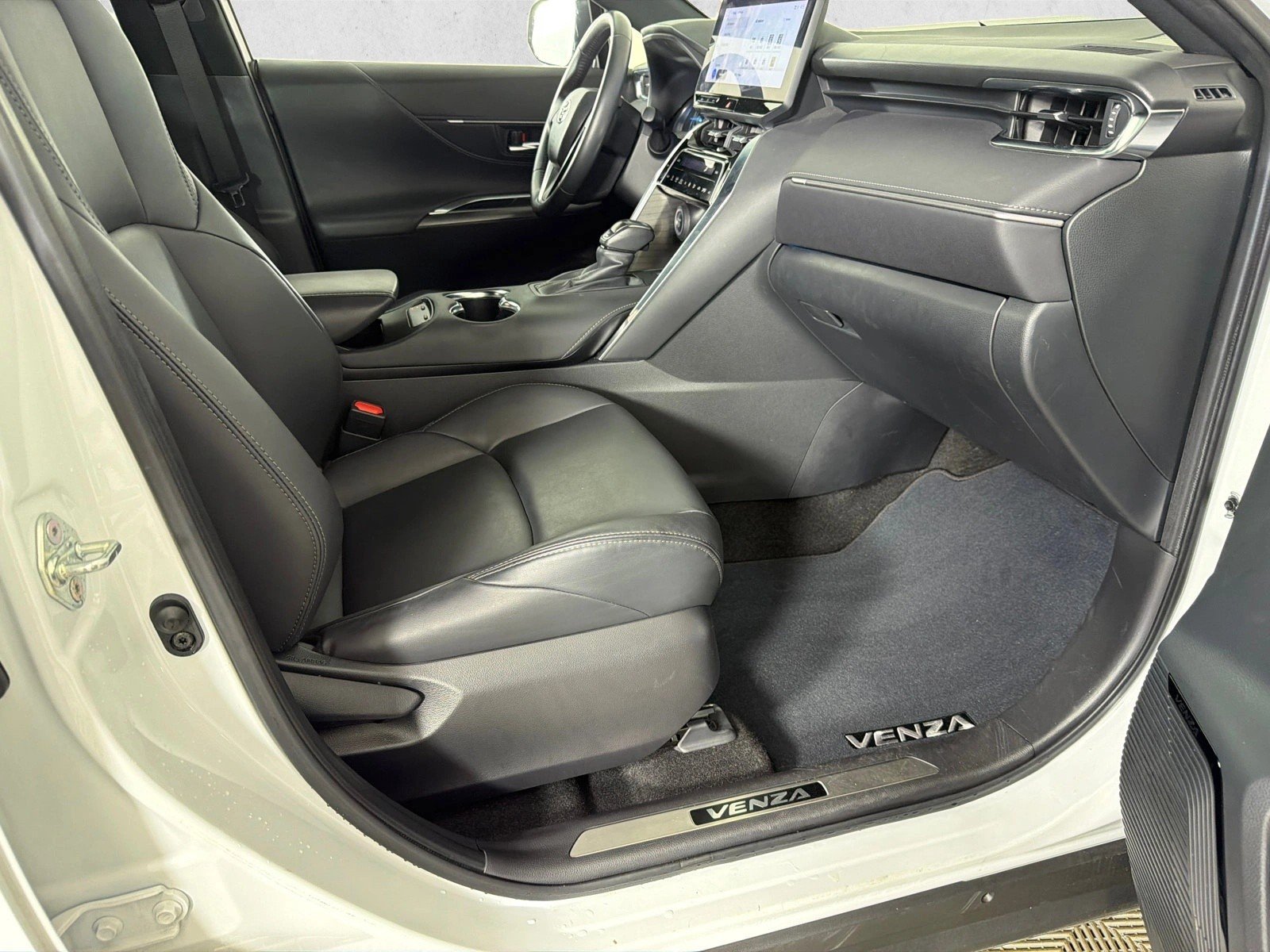 Used 2023 Wind Chill Pearl Toyota Nightshade image 13