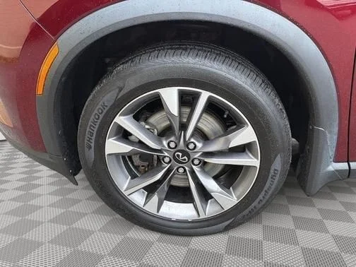Used 2022 Red INFINITI LUXE image 14