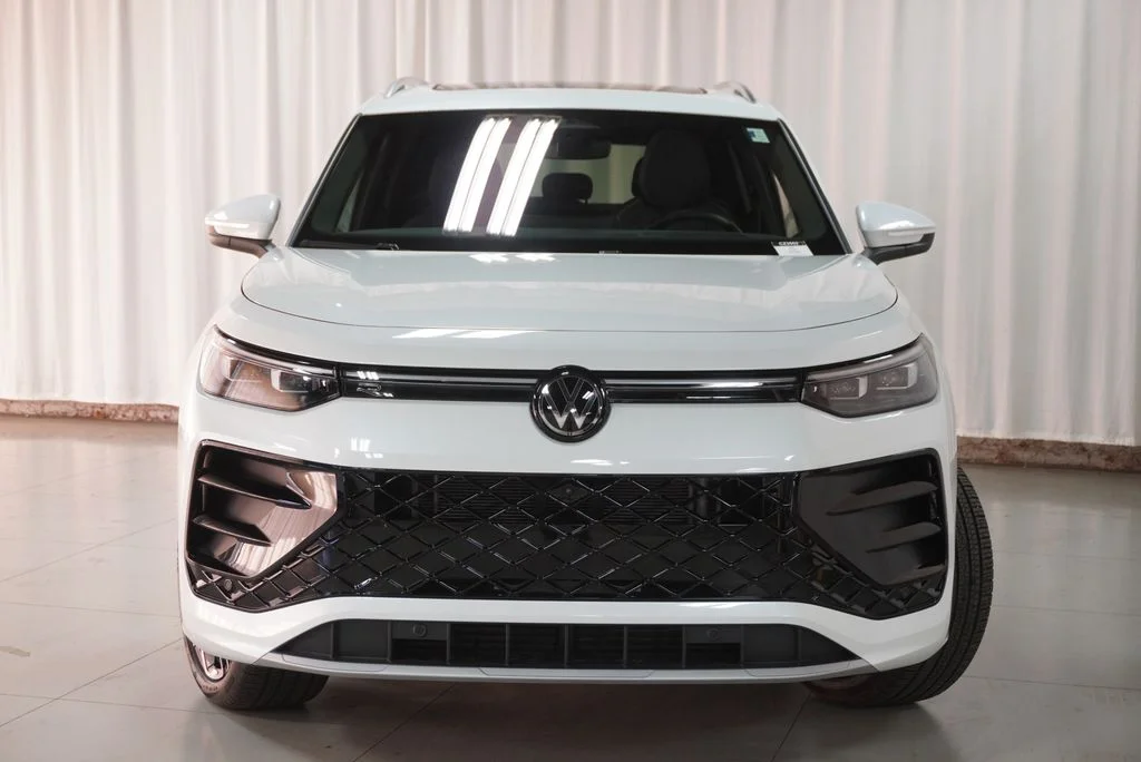 Certified Used 2025 Opal White Pearl Volkswagen 2.0T SEL R-Line image 9