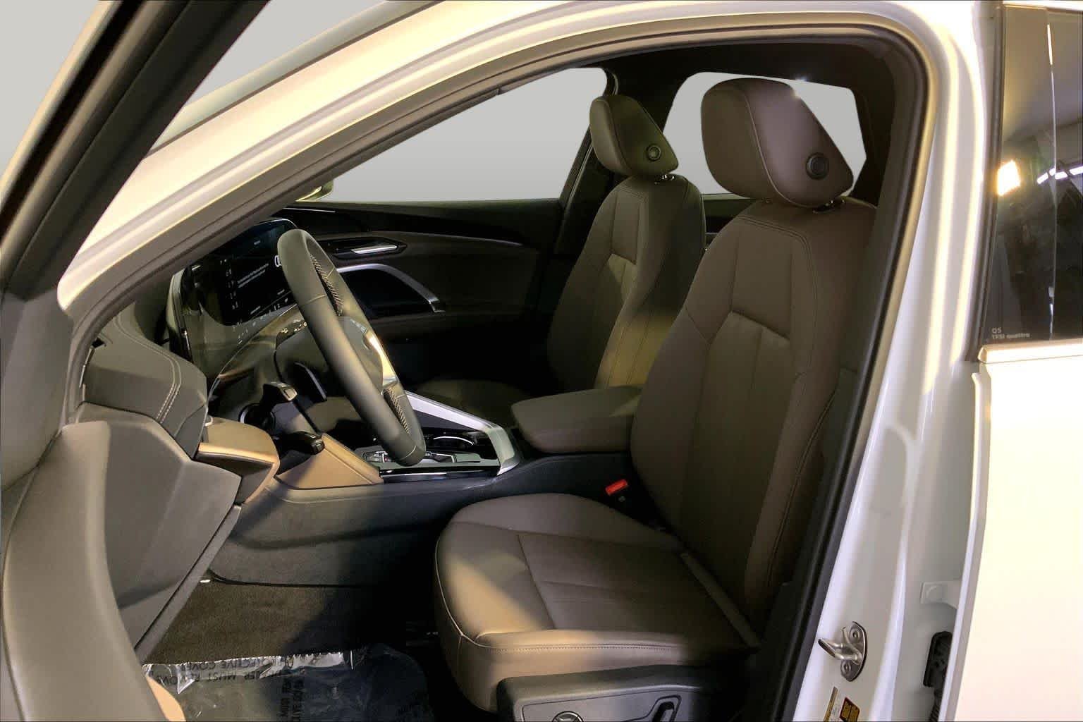 Used 2025 Arkona White Audi Premium image 9