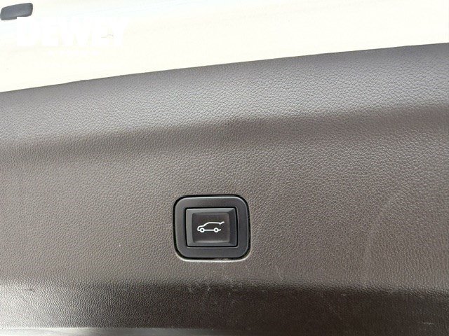 Certified Used 2022 Iridescent Pearl Tricoat Chevrolet Z71 image 33