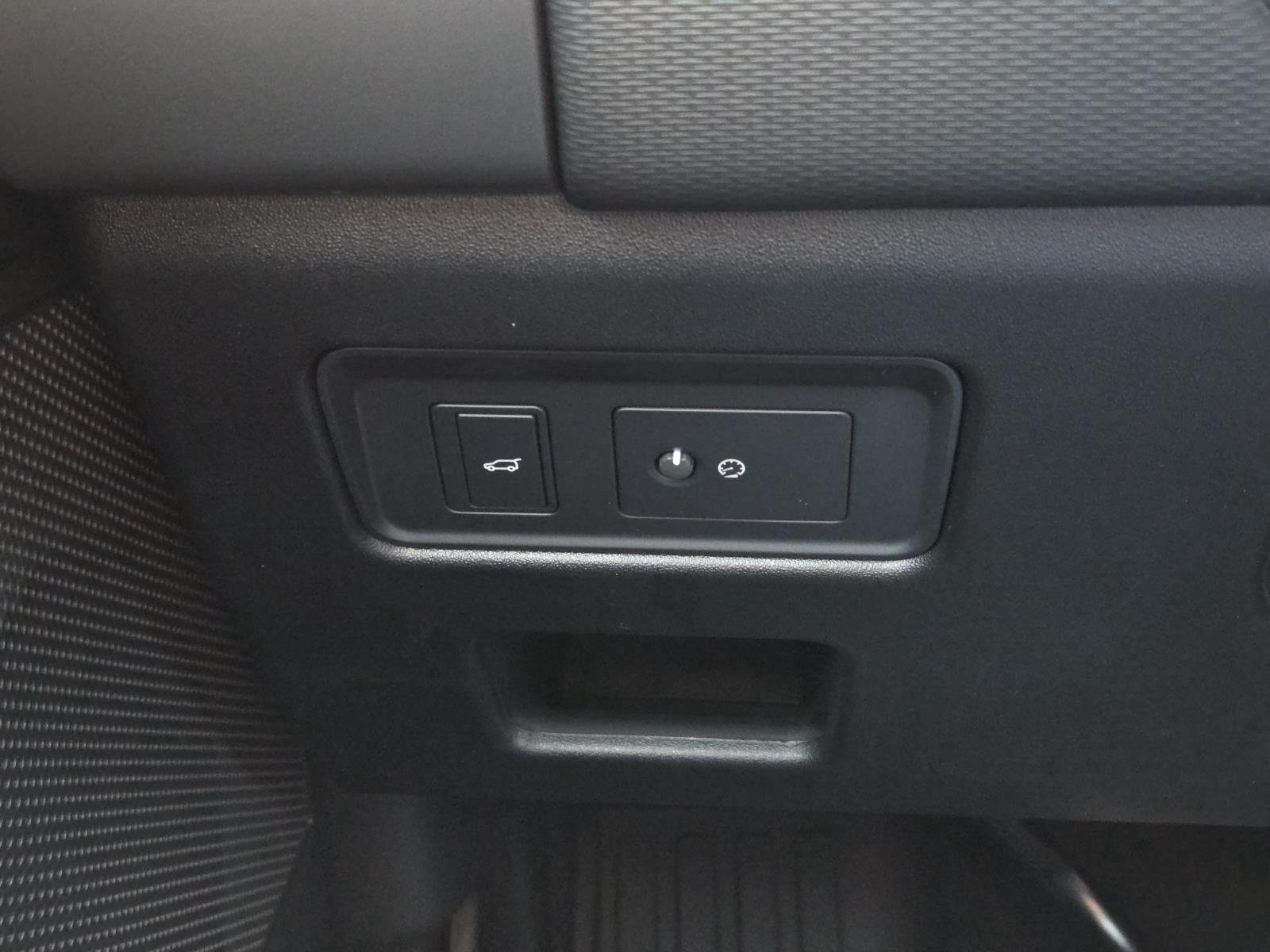New 2026 Santorini Black Land Rover Dynamic SE image 22