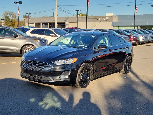Used 2020 Black Metallic Ford SE image 3
