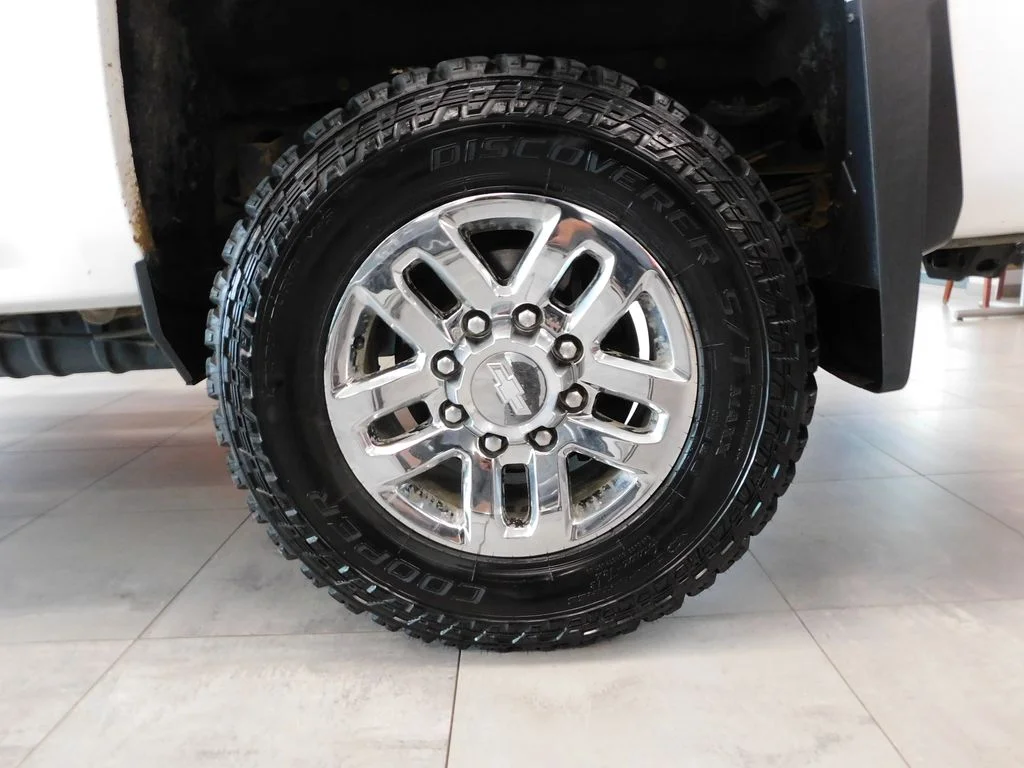 Used 2017 Summit White Chevrolet LTZ image 7