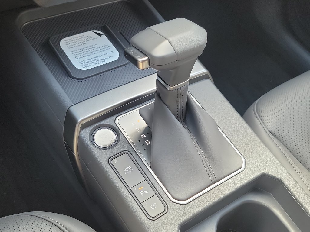 New 2027 Ivory Silver Kia EX image 36
