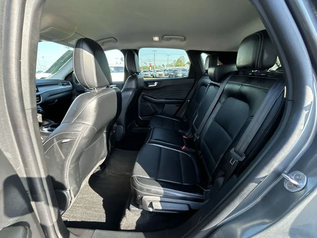 Used 2025  Ford Platinum image 27