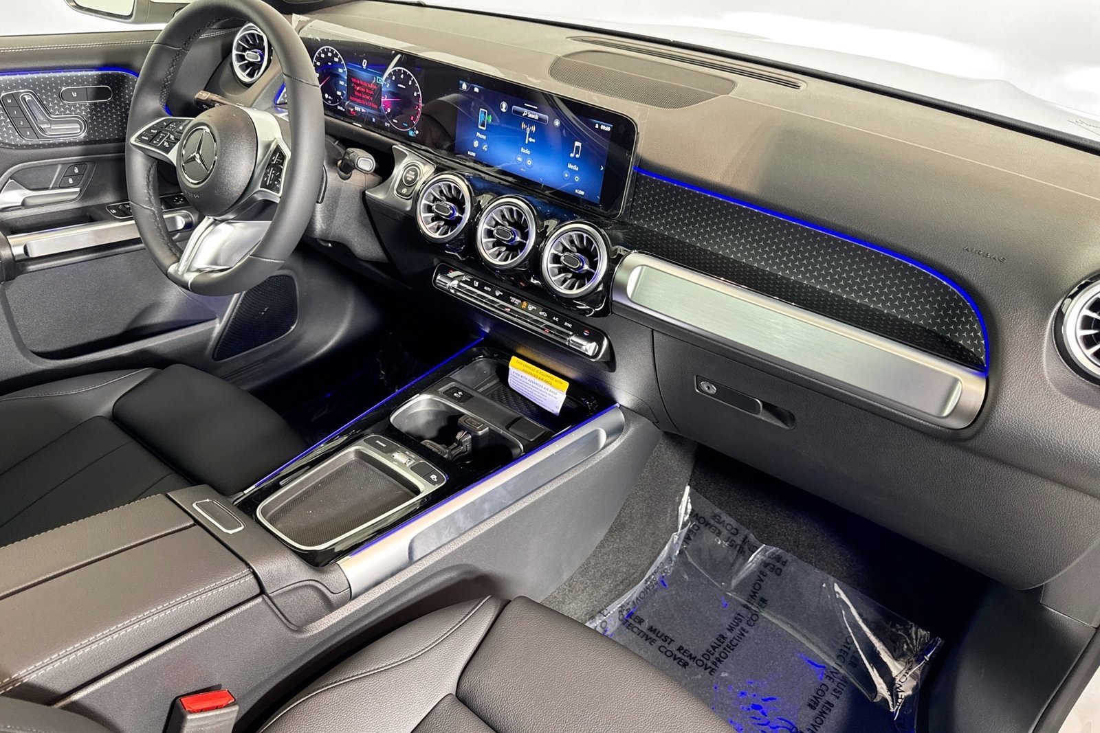 New 2026 Polar White Mercedes-Benz GLB 250 image 27