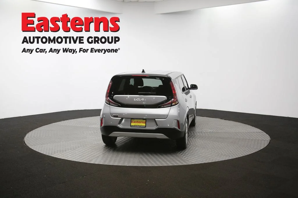 Used 2023  Kia LX image 38