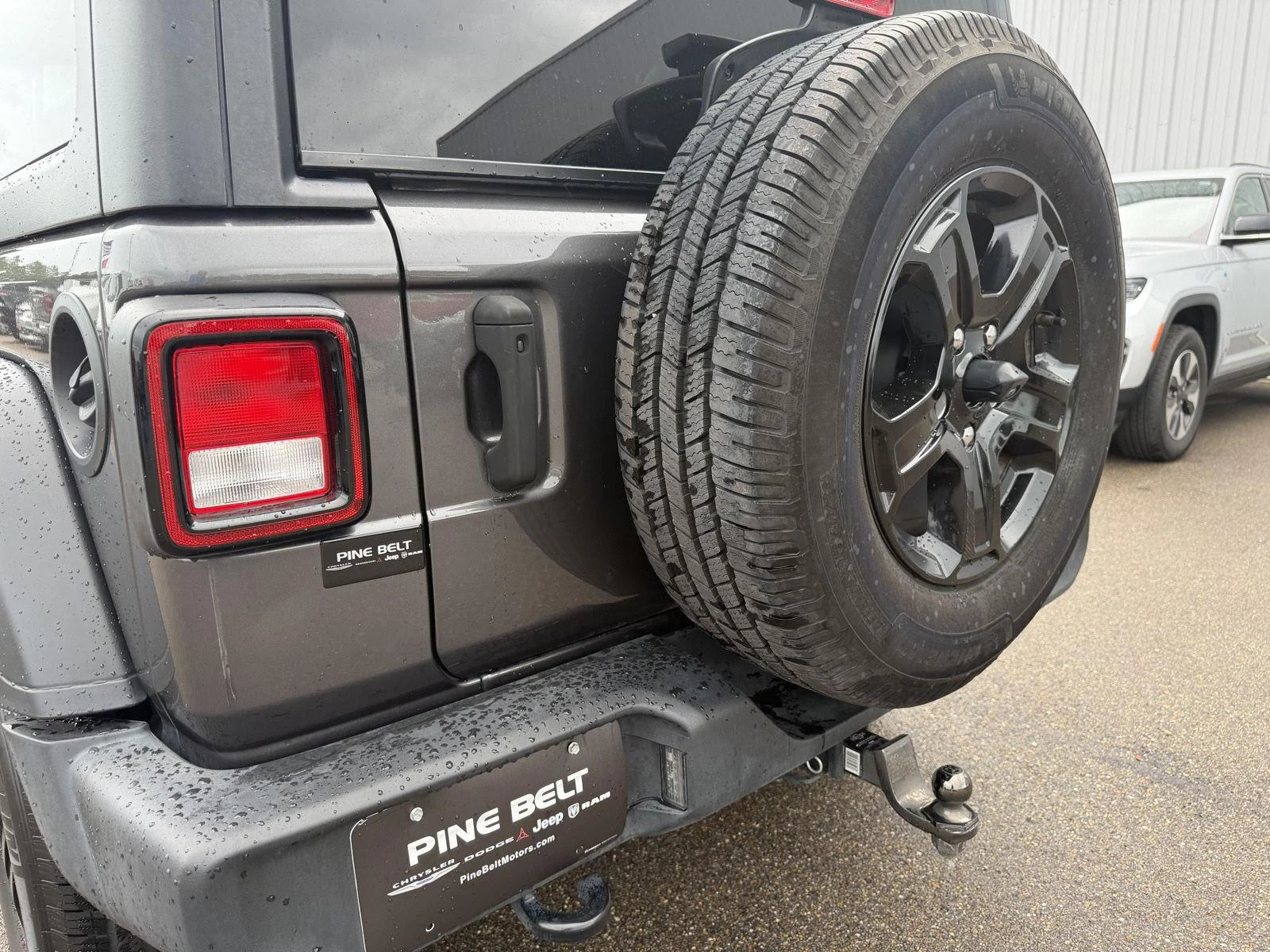 Used 2022 Granite Crystal Metallic Clearcoat Jeep Sport S image 24