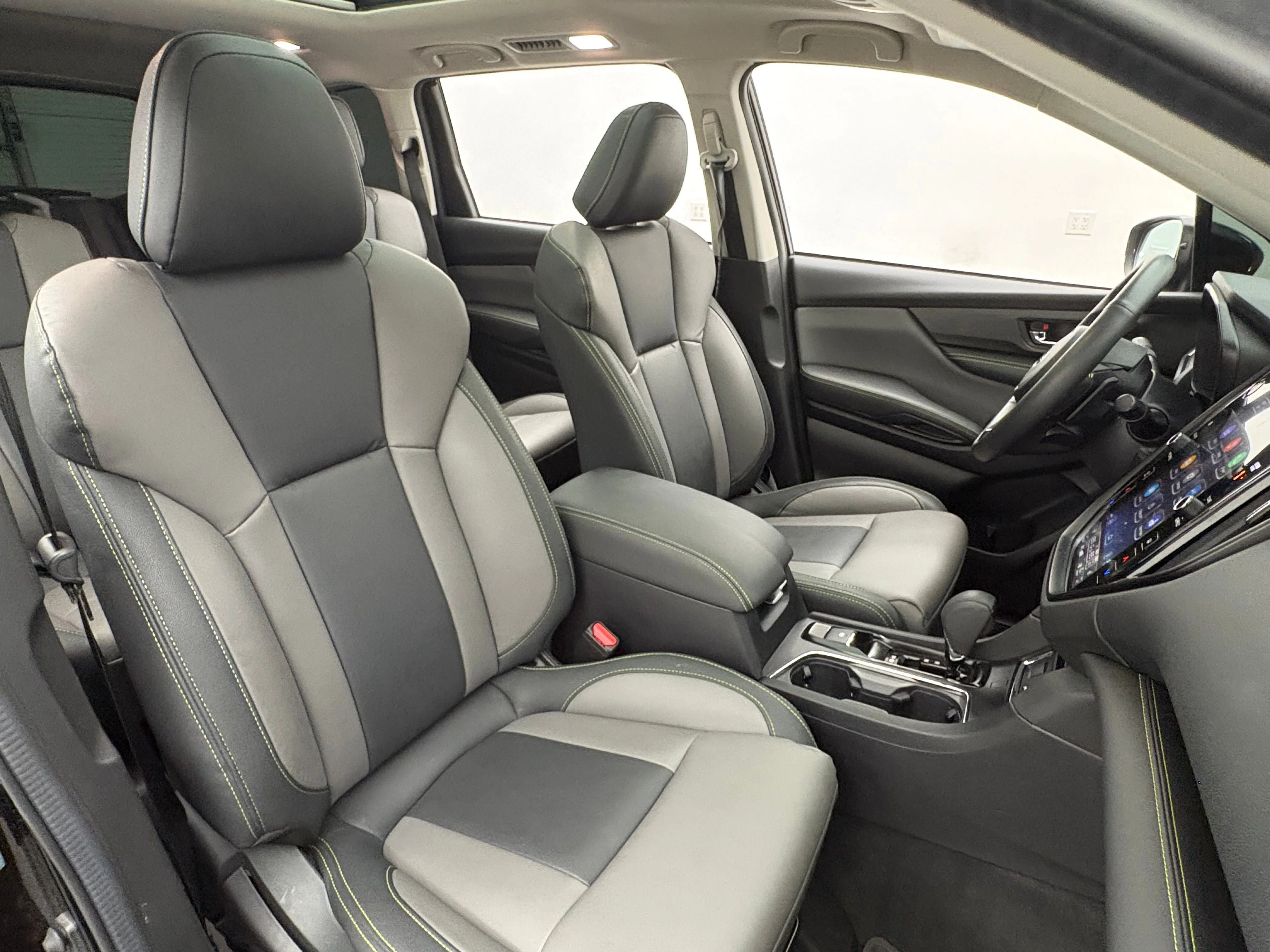 Used 2025 Crystal Black Silica Subaru Onyx Edition image 35