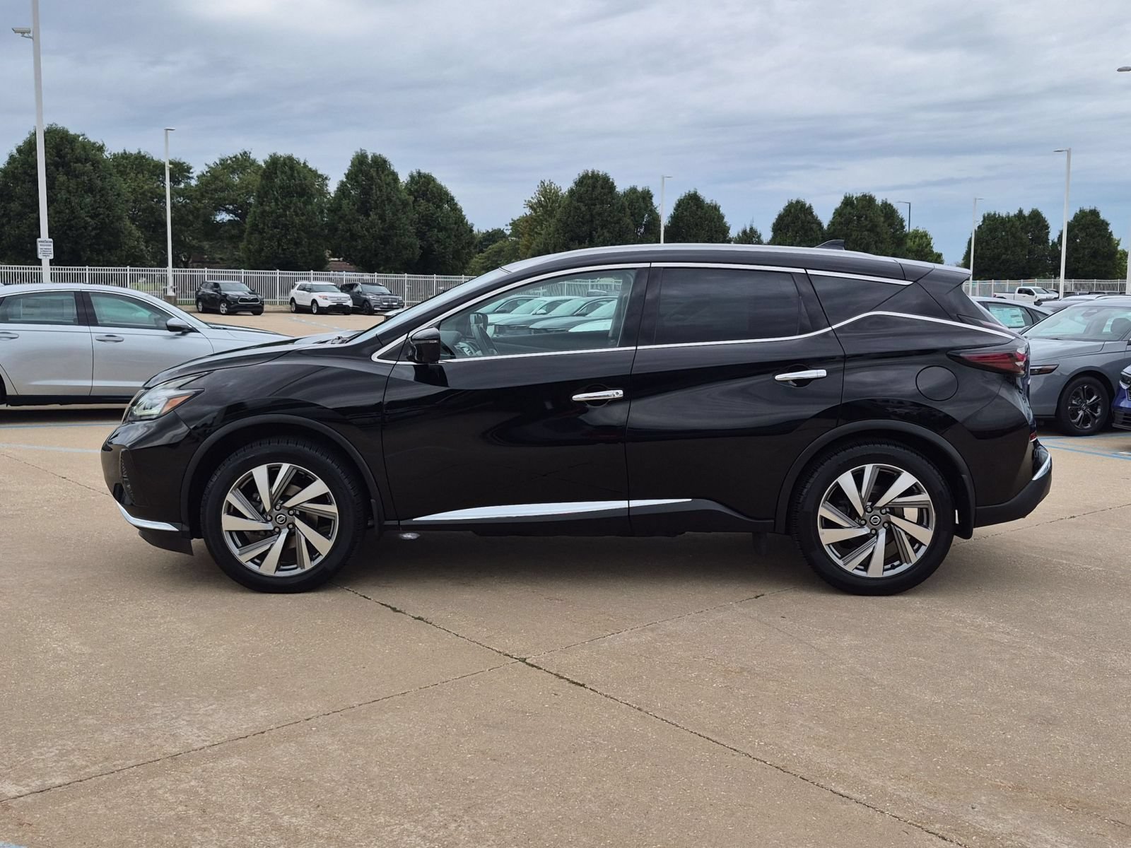 Used 2020 Super Black Metallic Nissan SL AWD image 9