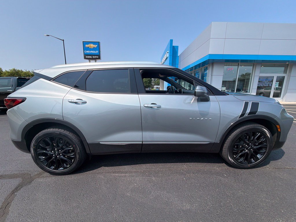 Used 2025 Sterling Gray Metallic Chevrolet Premier image 5