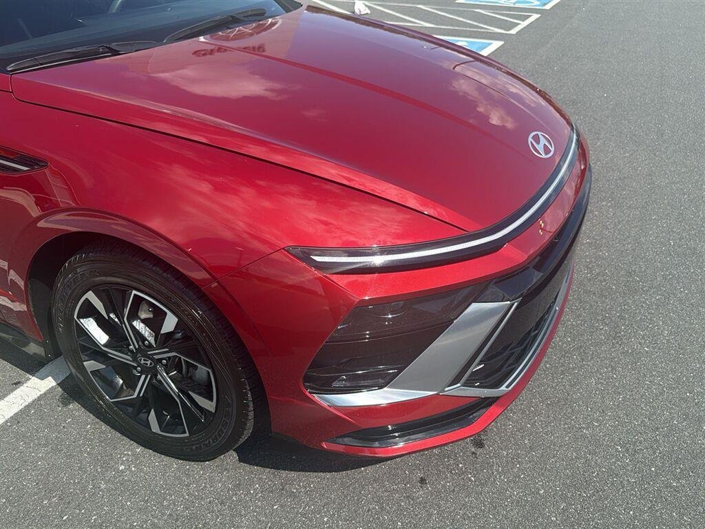 Used 2025 Ultimate red Hyundai SEL image 11