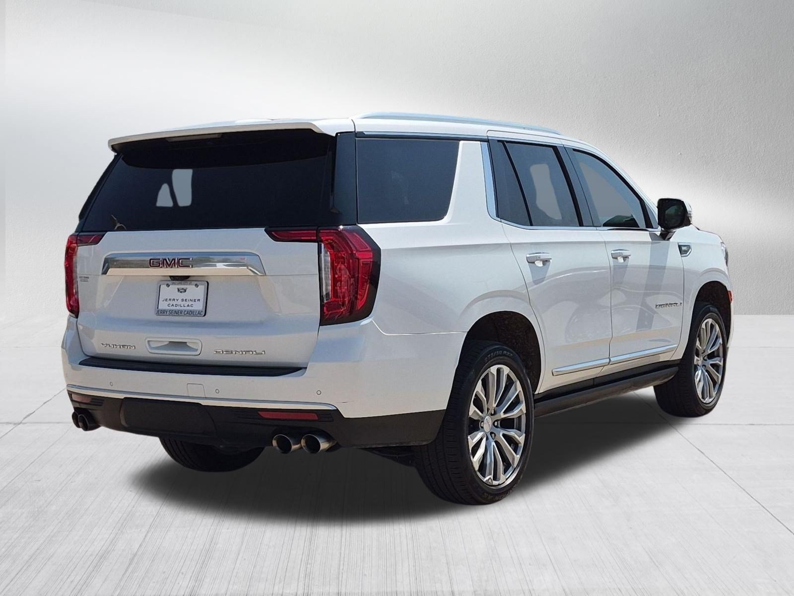 Used 2021 WHITE FROST TRICOAT GMC Denali image 5