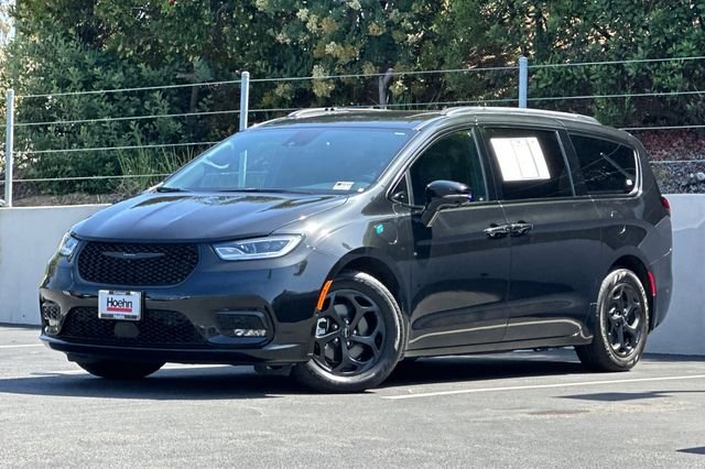2024 Chrysler Pacifica Hybrid Select Premium S-Appearance PHEV's photo