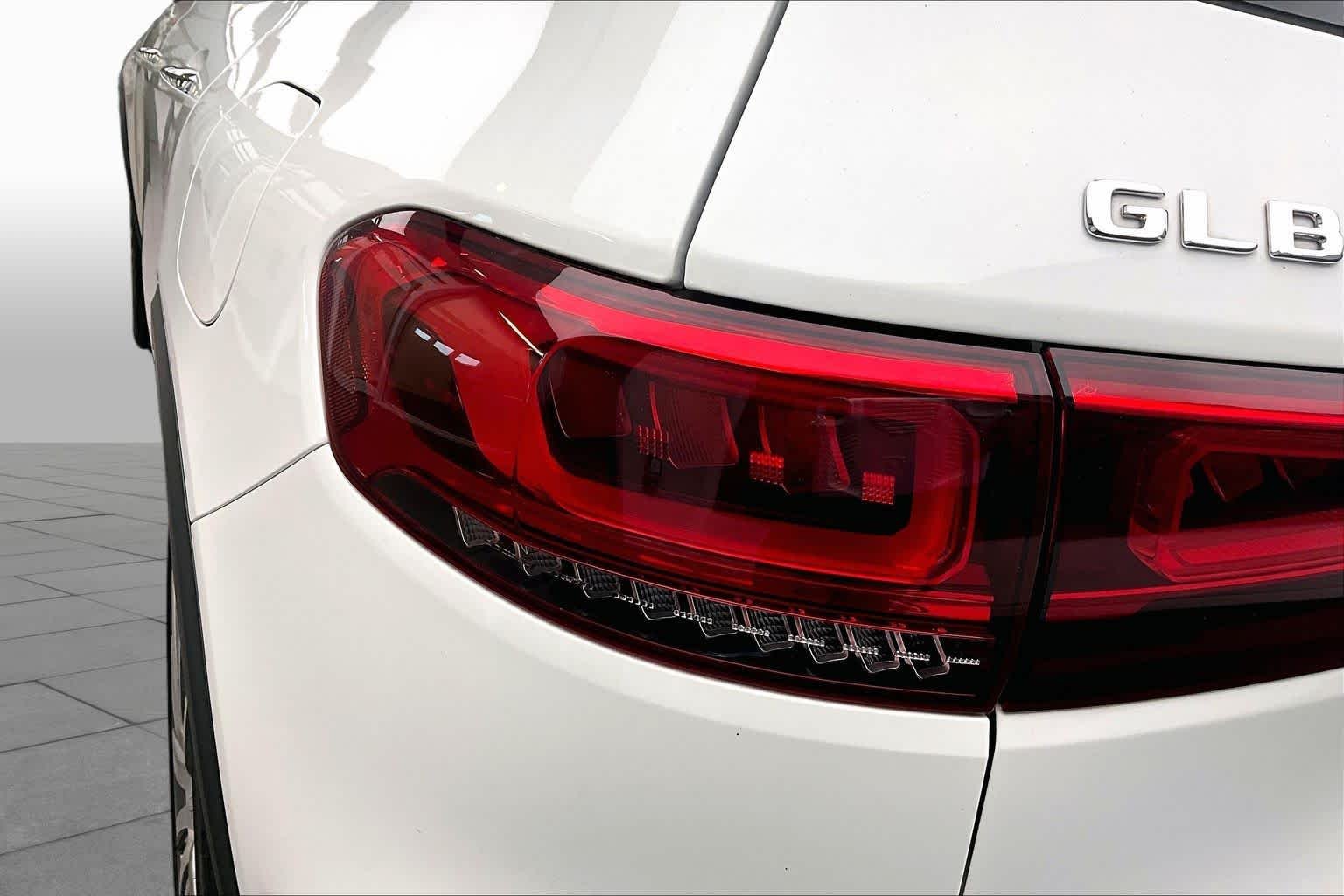 Used 2021 Polar White Mercedes-Benz GLB 250 image 26