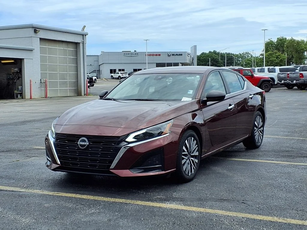 Used 2024 Nissan Altima SV with VIN 1N4BL4DV4RN360021 for sale in Kansas City