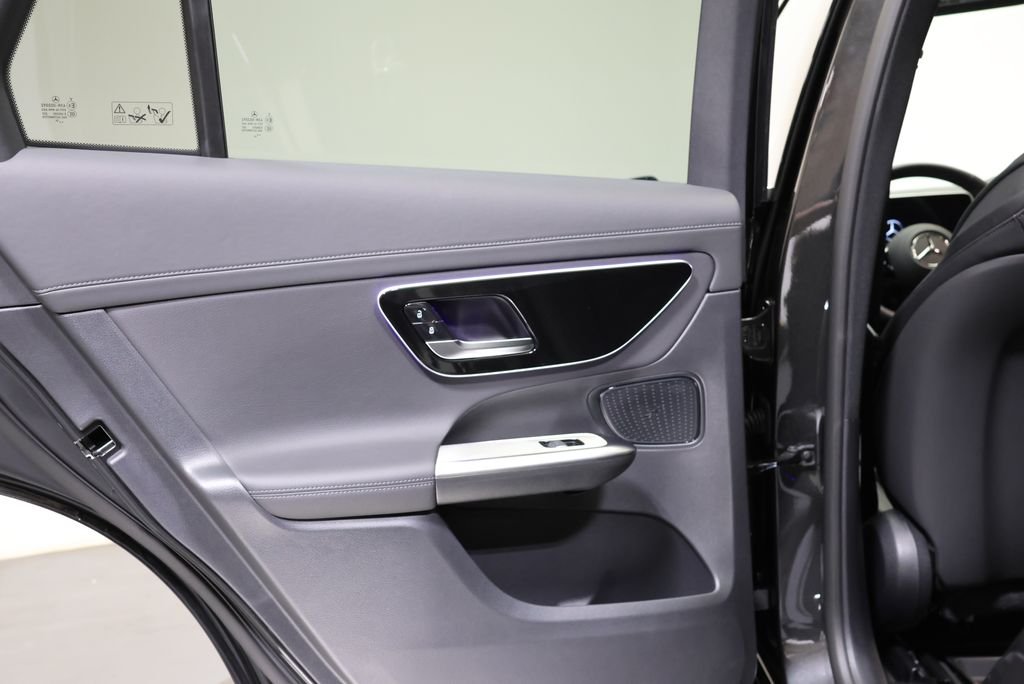 Used 2027  Mercedes-Benz GLC 300 image 39