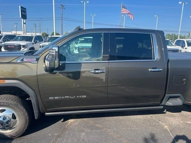 Used 2022  GMC Denali image 12