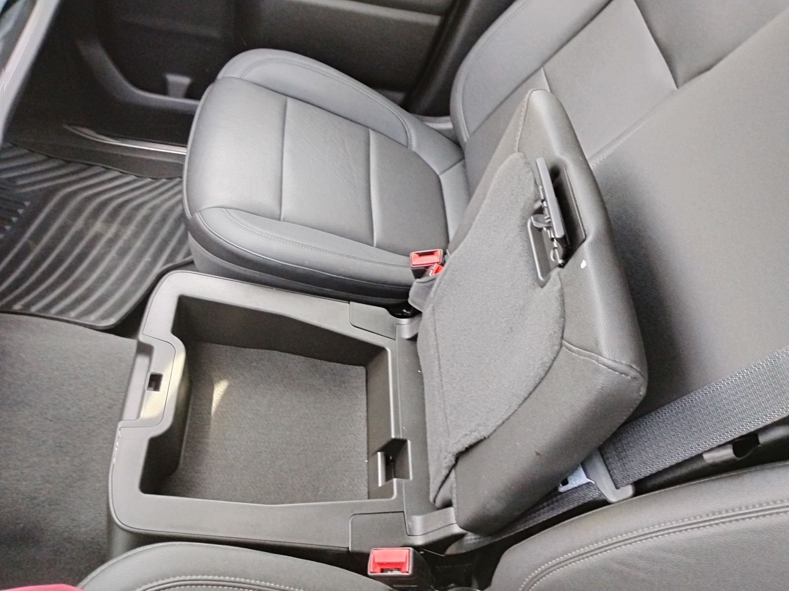 Used 2022 White Chevrolet LTZ image 20