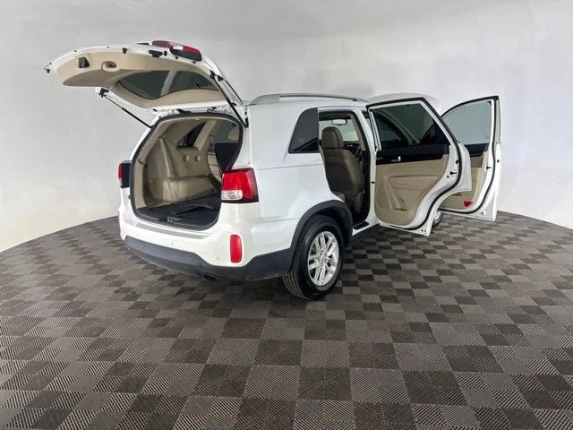 Used 2015 White Kia LX image 14