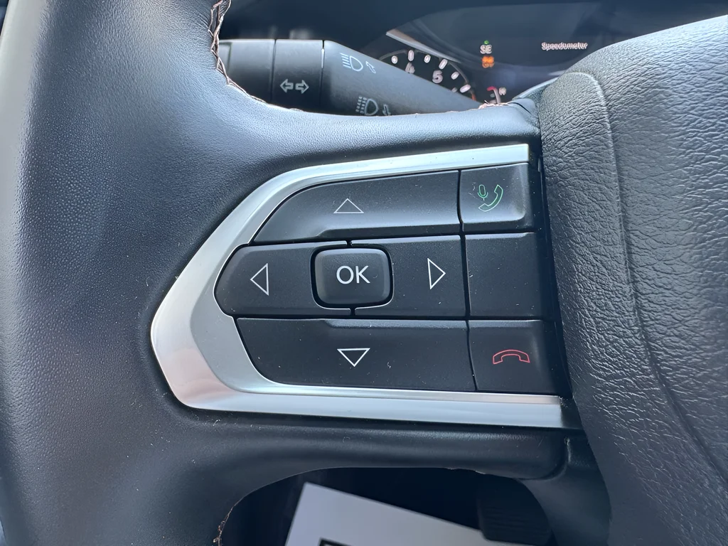 Used 2022 Gray Jeep Limited image 28