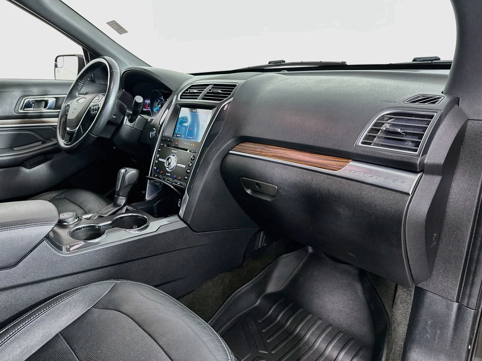 Used 2018 Shadow Black Ford Limited image 33