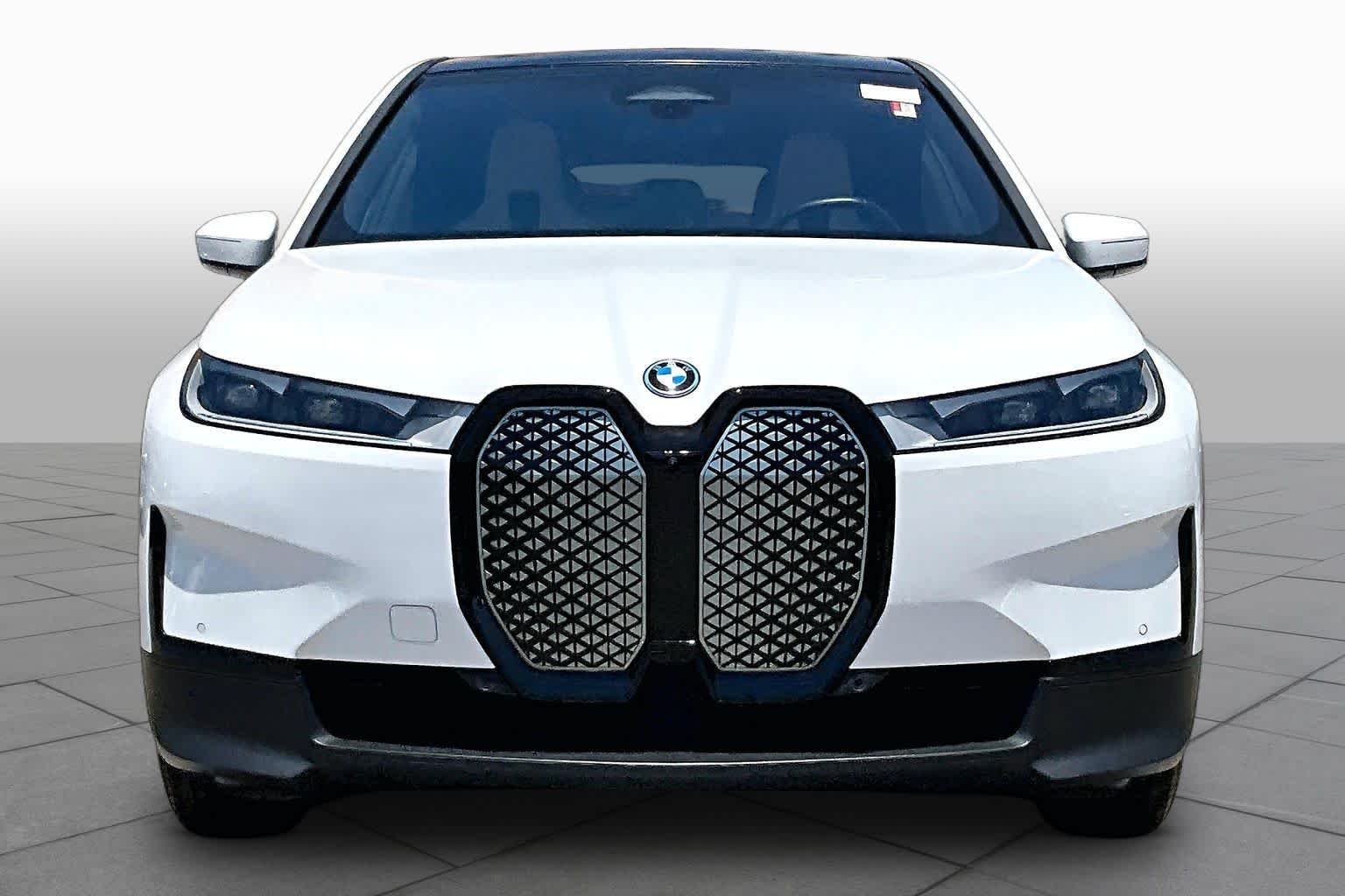 Used 2024 Alpine White BMW xDrive50 image 3