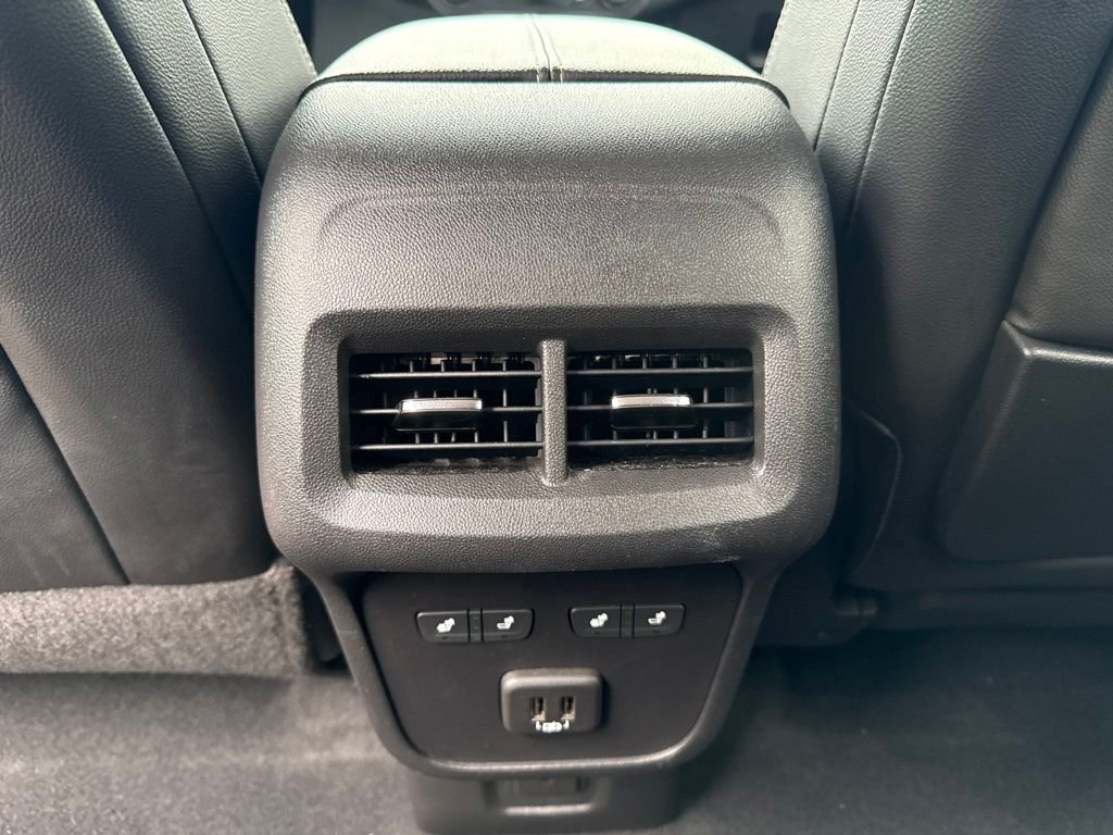 Used 2022 White GMC Denali image 19