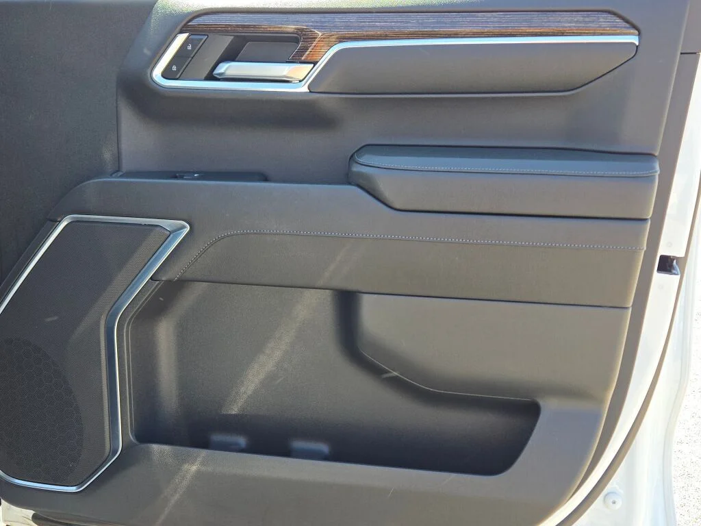 Used 2023 White GMC SLE image 10