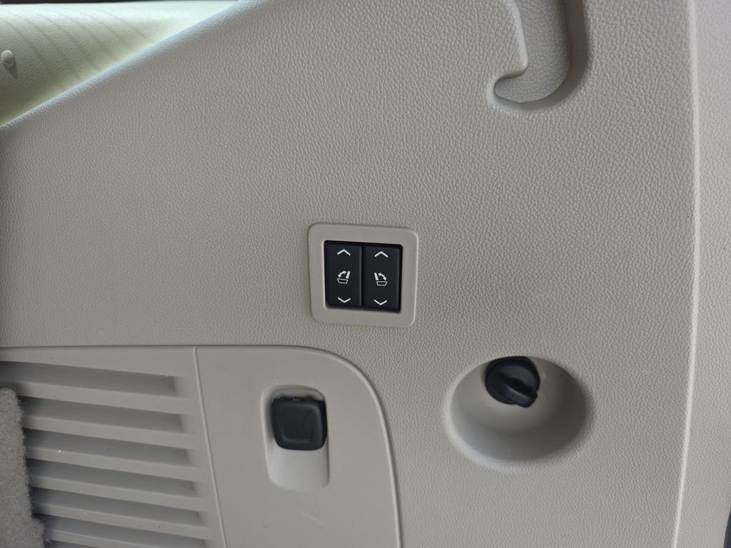 Used 2017 White Cadillac Base image 36